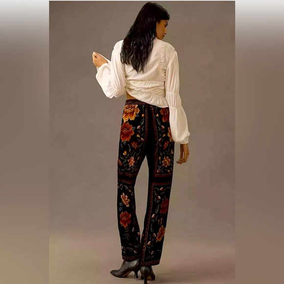 NWT farm rio macaws garden pants. - Picture 2 of 6